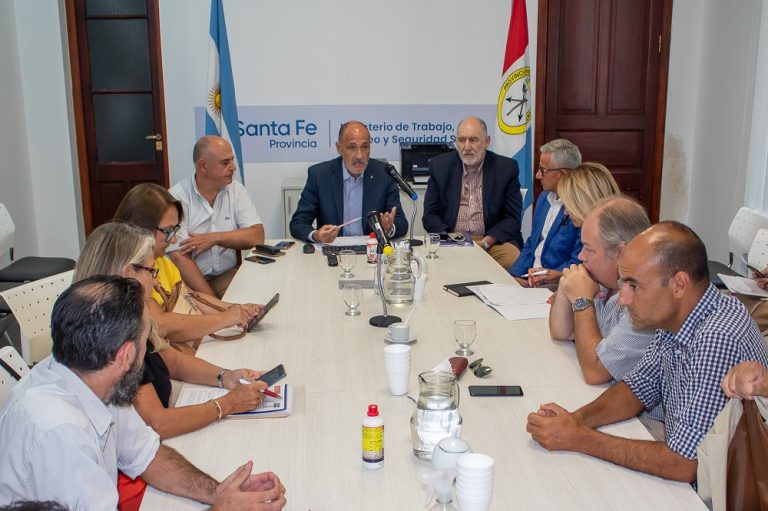 Se llevó adelante la primera reunión paritaria con los gremios del ...
